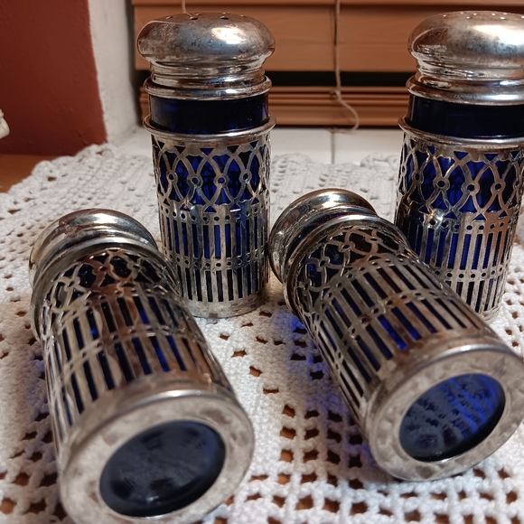 Silver plated salt & pepper shakers set - Picture 3 of 3